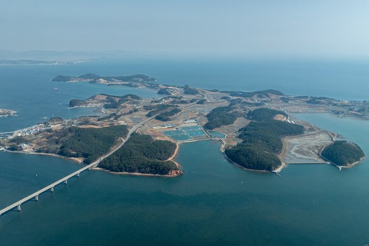 [보령=뉴시스] 국도 77호선 개통으로 접근성이 크게 향상된 충남 최대 규모의 섬 원산도 전경. (사진=보령시청 제공). photo@newsis.com *재판매 및 DB 금지