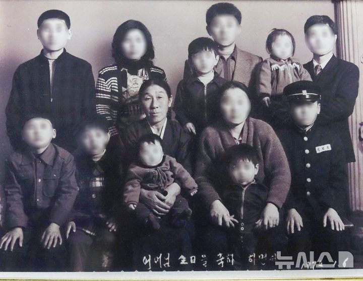 [제주=뉴시스] 양영전 기자 = 1927년부터 1935년까지 제주시 구좌읍 동복리에서 야학 활동을 한 '동복리 소녀회' 회원이었던 고(故) 부두성씨 생전 모습. 2025.08.13. 0jeoni@newsis.com
