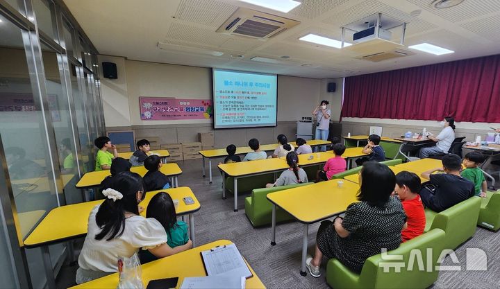 [군포=뉴시스] 군포시가 최근 드림스타 아동을 대상으로 건강교육을 했다. (사진=군포시 제공). 2025.08.13. photo@newsis.com 