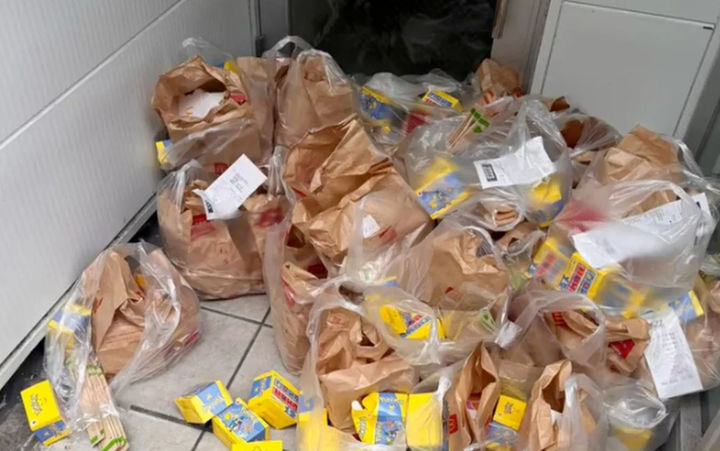 [뉴시스]맥도날드와 포켓몬이 협업한 한정판 카드 증정 이벤트가 시작 당일 사제기와 음식폐기로 중단됐다.(사진=X/Daiyamato69).2025.08.13 *재판매 및 DB 금지