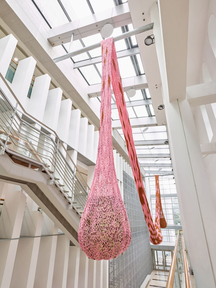 SeMA 공용공간 프로젝트 《영원히 교차하는 춤》(2025.8.~2026.12.) 전시 전경, 사진: 소농지 ⓒ 2025, 서울시립미술관 *재판매 및 DB 금지