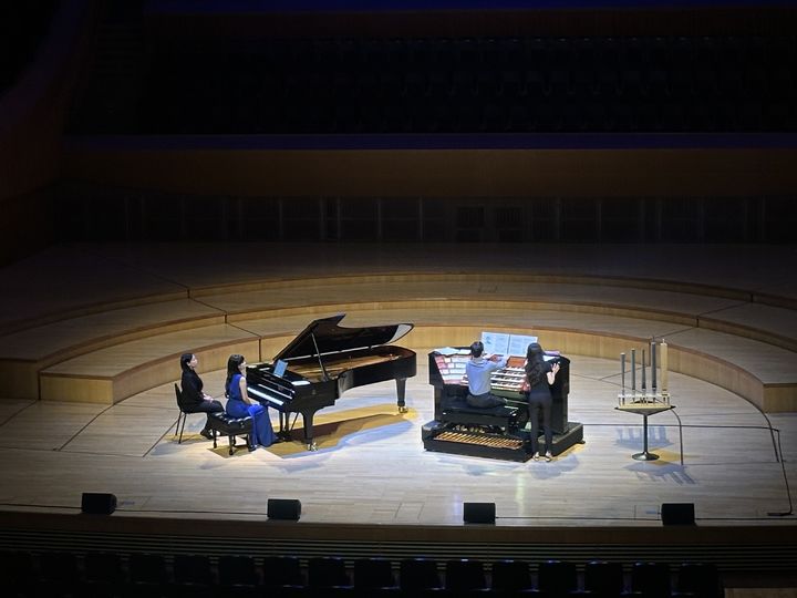 [서울=뉴시스] 지난해 오르가니스트 이민준(27)과 피아니스트 김경민(30)의 '오르간 오딧세이' 공연 장면. (사진=롯데문화재단 제공) 2025.08.13. photo@newsis.com *재판매 및 DB 금지