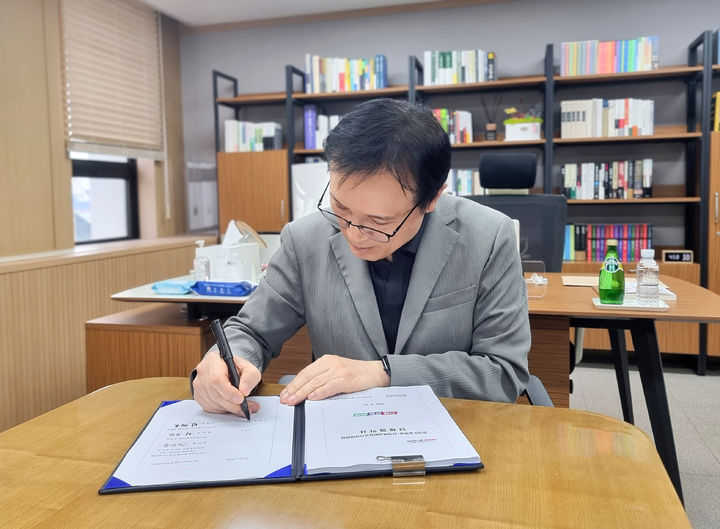 [수원=뉴시스] 경기도교육청이 13일 전국학교비정규직연대회의와 단체협약을 체결했다. 사진은 임태희 경기도교육감. (사진=경기도교육청 제공) 2025.08.13. photo@newsis.com *재판매 및 DB 금지