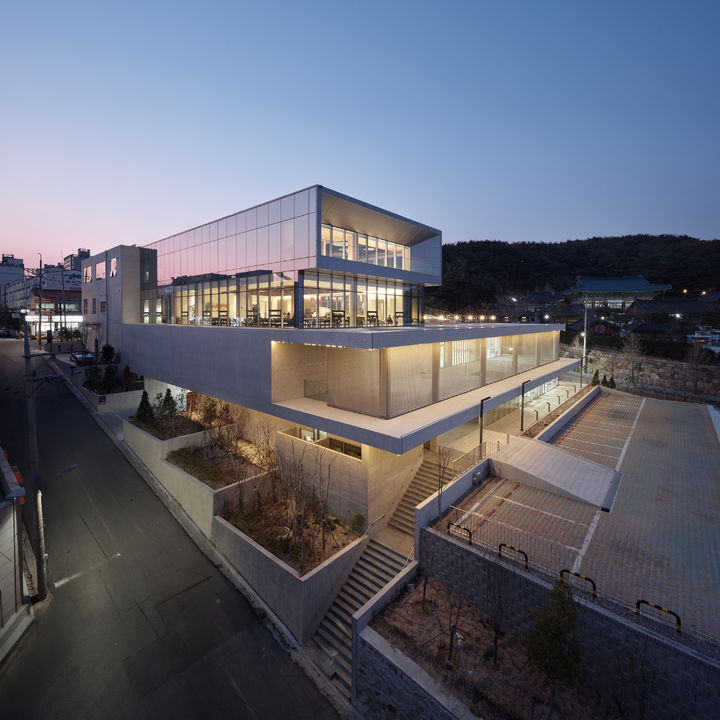 [울산=뉴시스] 울산시는 2025년 울산광역시 건축상 대상작으로 ’(주)쿨트라건축 건축사사무소)의 ‘태화복합문화공간 만디'가 선정됐다고 14일 밝혔다. (사진= 이한울씨 제공) 2025.08.14.photo@newsis.com *재판매 및 DB 금지