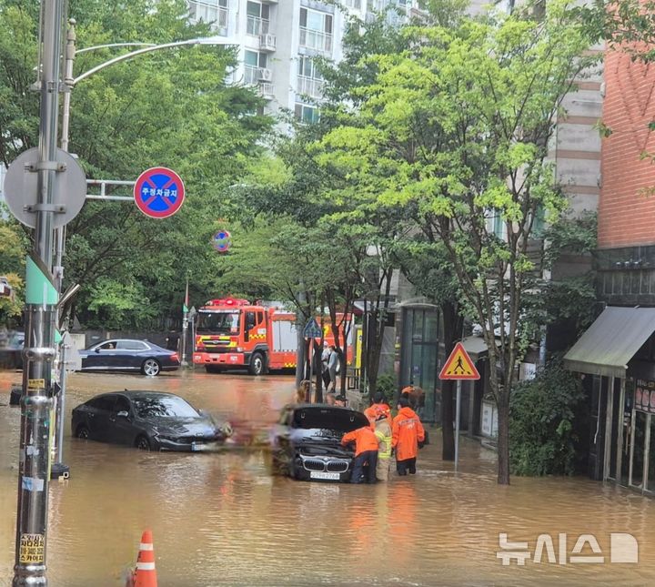 [김포=뉴시스] 정일형 기자 = 침수된 김포시 고촌읍 현장. (사진=독자제공)