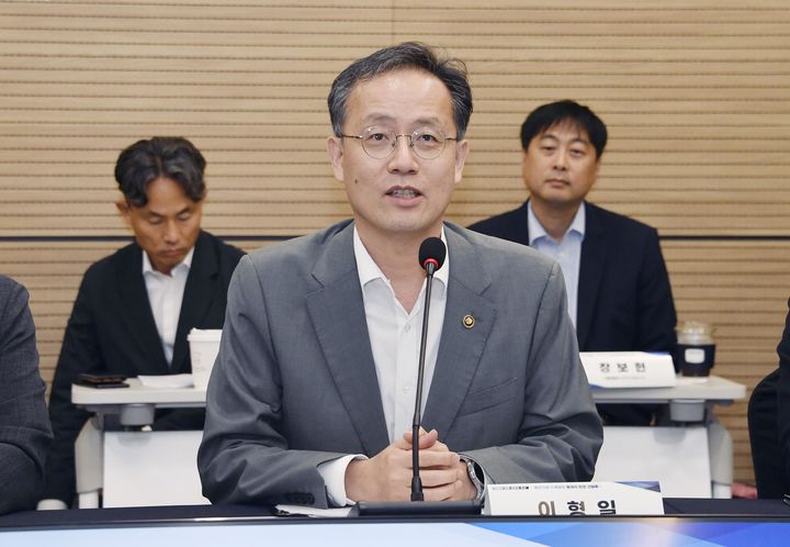 [서울=뉴시스] 이형일 기획재정부 차관이 13일 오전 서울 마포구 상장회사회관에서 열린 '중견기업 스케일업 릴레이 현장 간담회'에 참석해 발언하고 있다. (사진=기획재정부 제공) 2025.08.13. photo@newsis.com *재판매 및 DB 금지