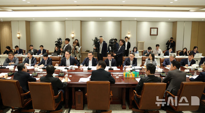 [서울=뉴시스] 고범준 기자 = 13일 서울 용산 대통령실 청사에서 나라재정 절약 간담회가 열리고 있다. 2025.08.13. bjko@newsis.com