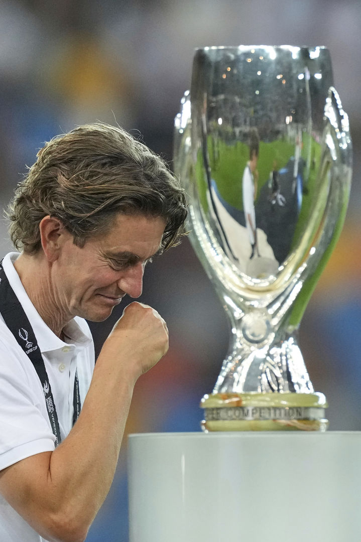 [우디네=AP/뉴시스] 2025 유럽축구연맹(UEFA) 슈퍼컵 우승을 놓친 잉글랜드 프로축구 프리미어리그(EPL) 토트넘 홋스퍼의 토마스 프랑크 감독. 2025.08.13.