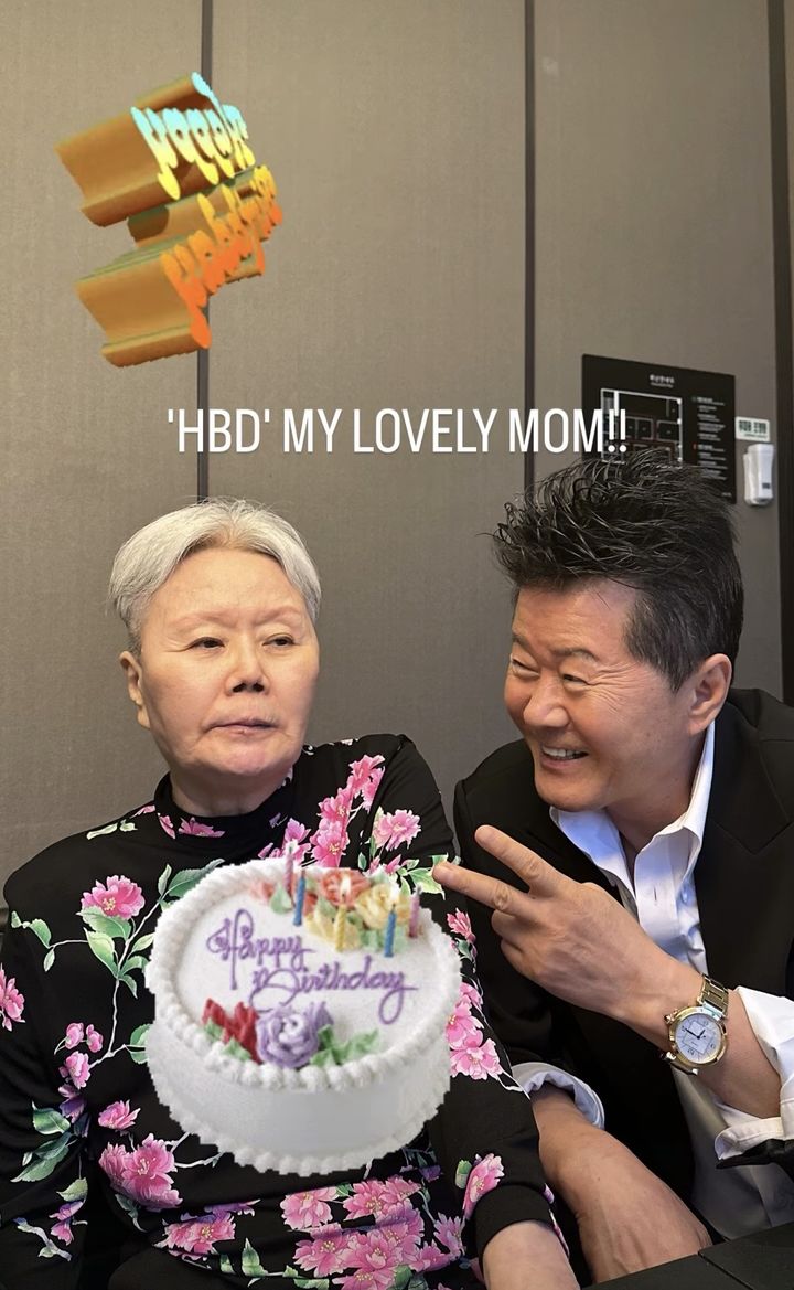 [서울=뉴시스] 가수 이루가 부모인 태진아와 이옥형씨의 근황을 공개했다. (사진=이루 인스타그램 캡처) 2025.08.14. photo@newsis.com *재판매 및 DB 금지