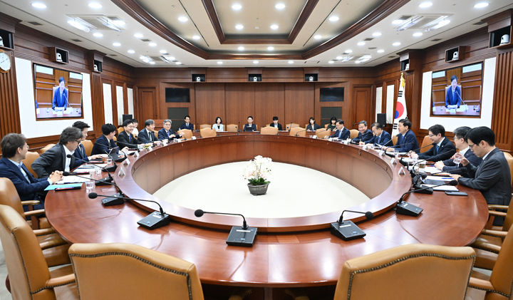 [세종=뉴시스] 구윤철 경제부총리 겸 기획재정부 장관이 14일 서울 종로구 정부서울청사에서 경제관계장관회의를 주재, 모두발언을 하고 있다. (사진=기재부 제공) 2025.08.14. photo@newsis.com *재판매 및 DB 금지