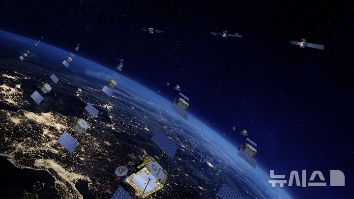 [서울=뉴시스]KT SAT은 국내 원웹 저궤도 서비스 제공을 위해 한국 PoP 연동·실증 테스트 등을 진행 중이라고 14일 밝혔다. (사진=유텔샛 원웹 제공)