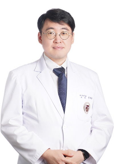 [서울=뉴시스] 송관흡 고려대안산병원 산부인과 교수는 14일 "임신중독증은 임신에서 기인한 질환으로 최선의 치료법은 출산이다. 임신 주수에 따라 산모의 혈압을 조절하고 태아의 성장 상태를 관찰하면서 적정 분만 시기를 결정하는 것이 무엇보다 중요하다"고 밝혔다. (사진=고대안산병원 제공) 2025.08.14. photo@newsis.com *재판매 및 DB 금지