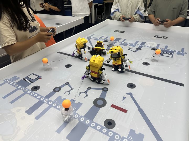 [대전=뉴시스] 대전교육정보원이 마련한 '디지털 문제해결을 위한 찾아오는 SW·AI 체험교실' 모습. (사진=대전시교육청 제공) *재판매 및 DB 금지