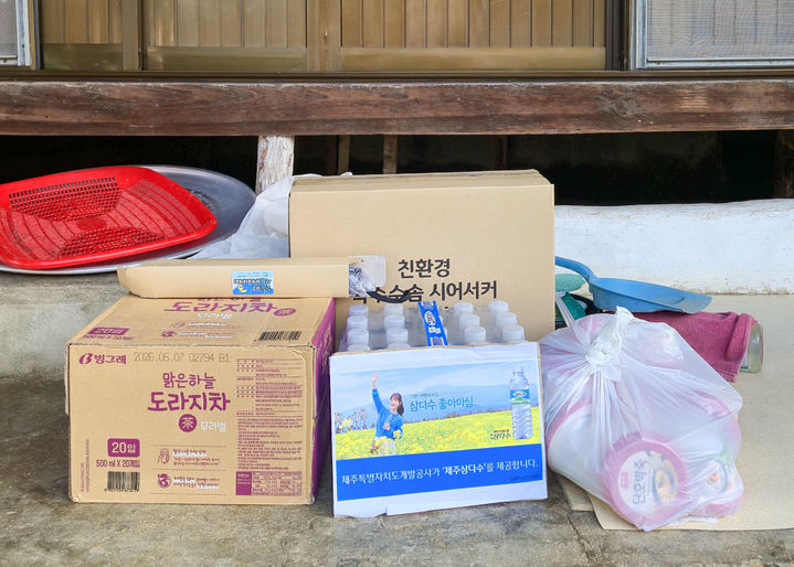 [창녕=뉴시스] 창녕군 컨설턴트팀이 전달한 폭염 대응 용품. (사진= 창녕군 제공) 2025.08.14. photo@newsis.com *재판매 및 DB 금지