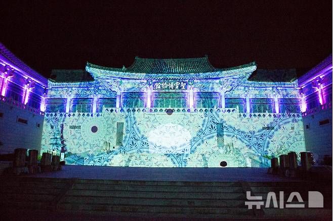 [양산=뉴시스]양산 통도사 2022년 국가유산 미디어아트.(사진=경남도 제공)