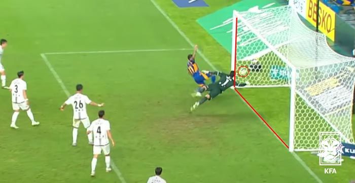 [서울=뉴시스] 프로축구 K리그1 울산 HD와 제주 SK전에서 나온 논란의 골 장면. (사진=대한축구협회 제공) *재판매 및 DB 금지