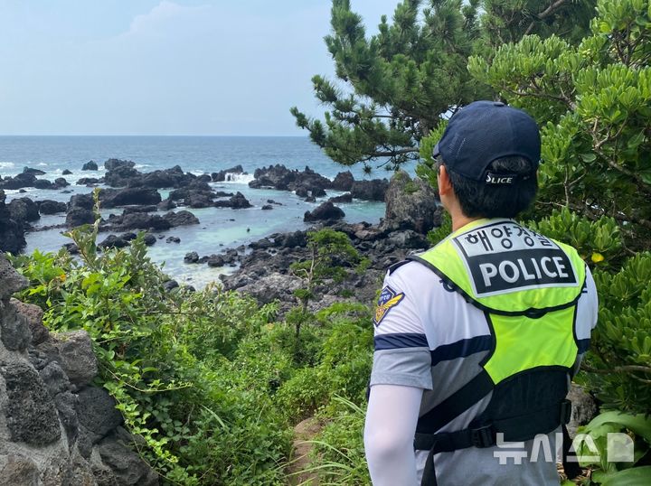 [제주=뉴시스] 서귀포해양경찰서 항·포구 순찰 자료사진. (사진=서귀포경찰서 제공) 2025.08.14. photo@newsis.com
