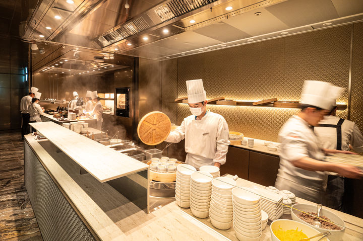 [서울=뉴시스] 대한항공은 인천국제공항 라운지의 대대적인 리뉴얼을 마치고 14일 사전 공개 행사를 열었다. 사진은 마일드 클럽 라이브 스테이션의 모습.(사진제공=대한항공). 2025.8.14. photo@newsis.com *재판매 및 DB 금지