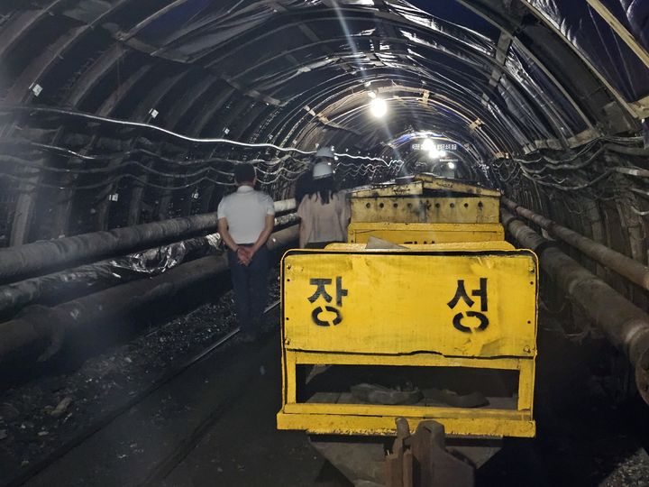 [태백=뉴시스] 여동준 기자 = 지난해 6월 영업을 중지한 장성광업소 내부 모습. 2025.08.17. yeodj@newsis.com *재판매 및 DB 금지