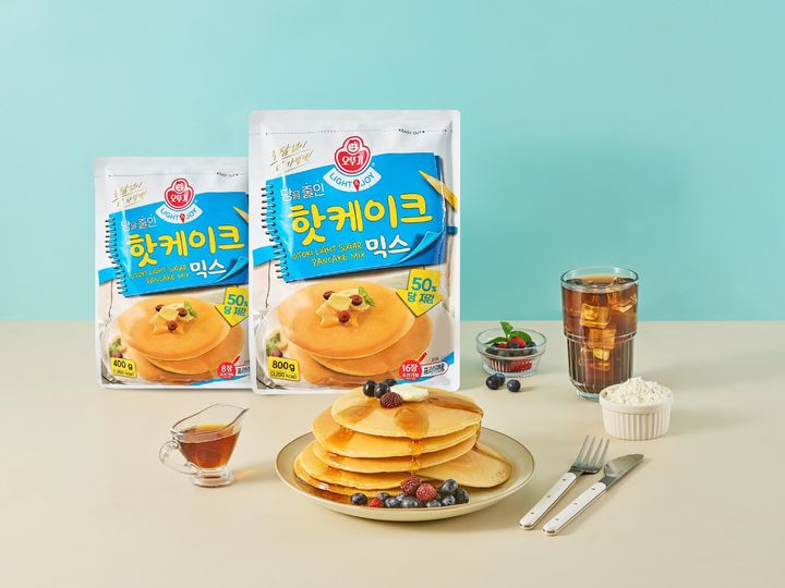 [서울=뉴시스] 오뚜기 LIGHT&JOY '당을줄인 핫케이크 믹스'.(사진=오뚜기 제공) *재판매 및 DB 금지
