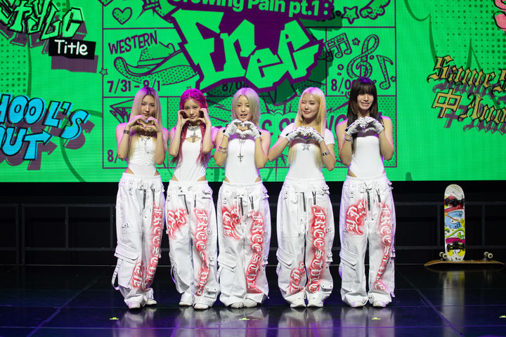 [서울=뉴시스] 그룹 '영파씨'(YOUNG POSSE)가 14일 서울 서대문구 예스24 원더로크홀에서 열린 네 번째 미니 앨범 '그로잉 페인 파트원 : 프리'(Growing Pain pt.1 : FREE) 발매 쇼케이스에서 포즈를 취하고 있다. (사진=알비더블유, DSP미디어, 비츠엔터테인먼트 제공) 2025.08.14. photo@newsis.com *재판매 및 DB 금지