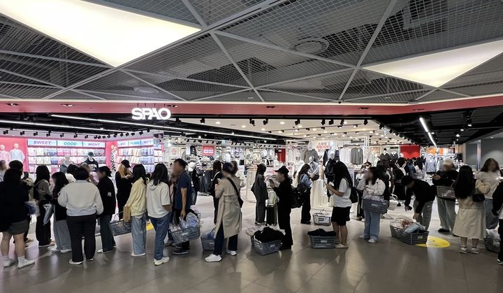 [서울=뉴시스] 이랜드 스파오 AK플라자 홍대점(사진=이랜드 제공) *재판매 및 DB 금지