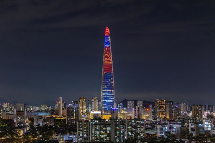 [서울=뉴시스] 서울 송파구 롯데월드타워 자료사진 (사진=롯데물산 제공) 2025.08.14. photo@newsis.com *재판매 및 DB 금지