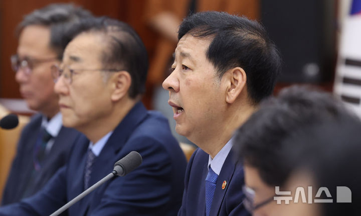 [서울=뉴시스] 추상철 기자 = 구윤철 경제부총리 겸 기획재정부 장관이 서울 종로구 정부서울청사에서 모두발언을 하고 있다. 2025.08.14. scchoo@newsis.com