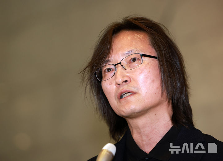 [서울=뉴시스] 이영환 기자 = 주병기 공정거래위원장 후보자가 14일 오전 서울 중구 대한상공회의소에 마련된 청문회 준비 사무실로 출근하며 소감을 전하고 있다. 2025.08.14. 20hwan@newsis.com