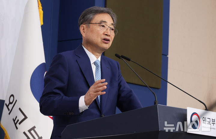 [서울=뉴시스] 김명원 기자 = 조현 외교부 장관이 14일 오전 서울 종로구 정부서울청사 별관에서 열린 내신 기자단 대상 브리핑에서 기자들의 질문에 답하고 있다. 2025.08.14. kmx1105@newsis.com