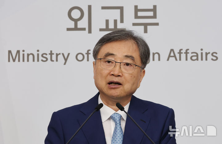[서울=뉴시스] 김명원 기자 = 조현 외교부 장관이 14일 오전 서울 종로구 정부서울청사 별관에서 내신 기자단 대상 브리핑을 하고 있다. 2025.08.14. kmx1105@newsis.com