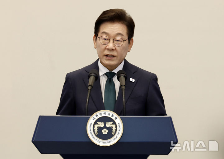 [서울=뉴시스] 최동준 기자 = 이재명 대통령이 14일 청와대 영빈관에서 열린 '광복 80주년, 대통령의 초대' 행사에서 인사말을 하고 있다. 2025.08.14. photocdj@newsis.com