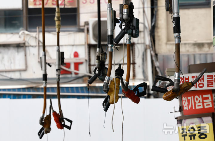 [서울=뉴시스] 이영환 기자 = 서울 시내 주유소. 2025.08.14. 20hwan@newsis.com