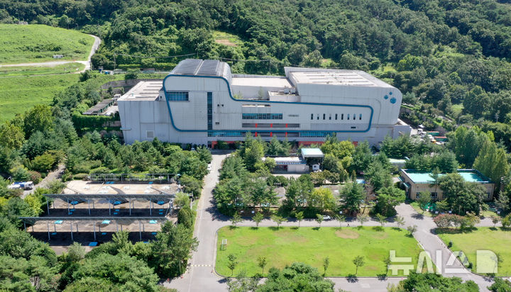 [광주=뉴시스] 김혜인 기자 = 광주 남구 양과동 광역위생매립장 내 가연성폐기물 연료화시설(SRF). 2025.08.14. hyein0342@newsis.com