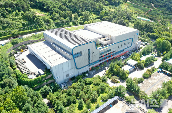 [광주=뉴시스] 김혜인 기자 = 광주 남구 양과동 광역위생매립장 내 가연성폐기물 연료화시설(SRF). 2025.08.14. hyein0342@newsis.com