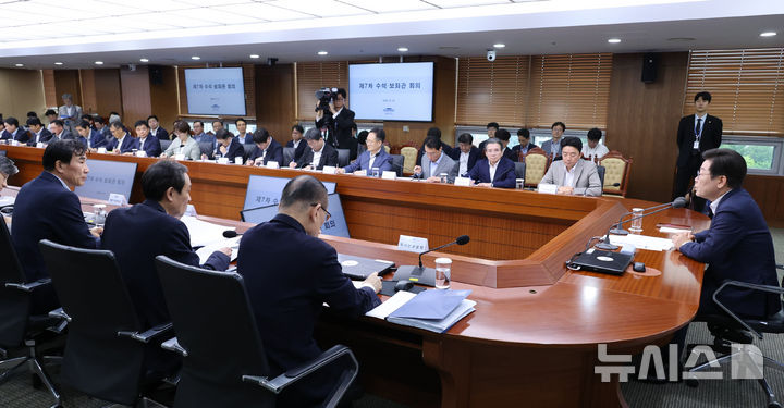 [서울=뉴시스] 고범준 기자 = 이재명 대통령이 14일 서울 용산 대통령실 청사에서 열린 제7차 수석보좌관회의에서 발언하고 있다. (대통령실통신사진기자단) 2025.08.14. bjko@newsis.com
