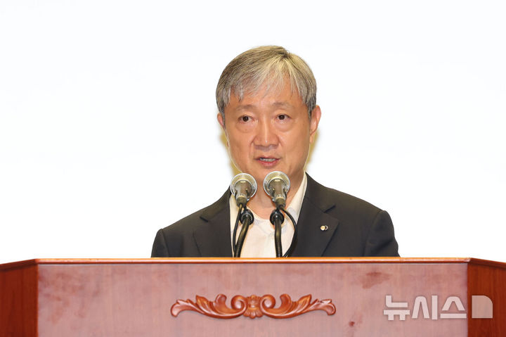 [서울=뉴시스] 권창회 기자 = 이찬진 신임 금융감독원장이 14일 오후 서울 여의도 금융감독원에서 열린 취임식에서 취임사를 하고 있다. 2025.08.14. kch0523@newsis.com