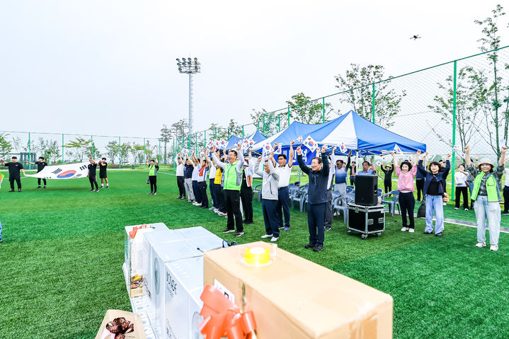 [함안=뉴시스]제80주년 광복절 기념 군민건강걷기대회.(사진=함안군 제공) 2025.08.15.photo@newsis.com *재판매 및 DB 금지