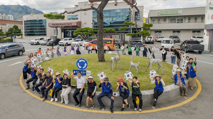 [칠곡=뉴시스] 태극기 바람개비 장관. (사진=칠곡군 제공) 2025.08.15 photo@newsis.com *재판매 및 DB 금지
