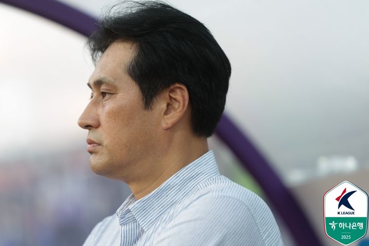 [안양=뉴시스]K리그1 안양 유병훈 감독. (사진=한국프로축구연맹 제공)