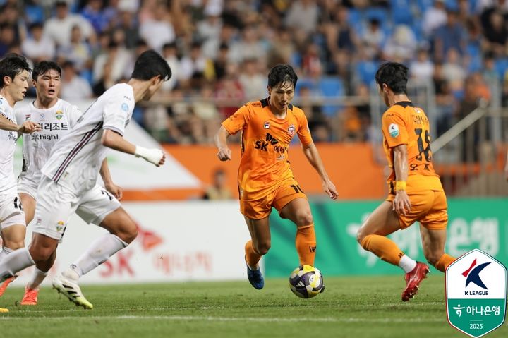 [서울=뉴시스]K리그1 제주-강원 득점 없이 무승부. (사진=한국프로축구연맹 제공)