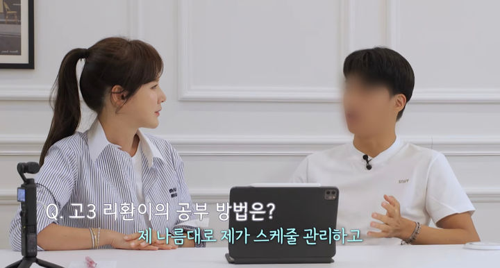 [서울=뉴시스] 이혜원(왼쪽), 안리환. (사진=유튜브 채널 '제2혜원' 캡처) 2025.08.16. photo@newsis.com *재판매 및 DB 금지