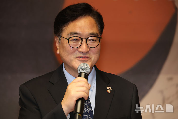 [서울=뉴시스] 김명년 기자 = 우원식 국회의장이 15일 오후 서울 여의도 국회 사랑재에서 열린 제80주년 광복절 기념 독립운동가 후손 초청 오찬에서 인사말하고 있다. 2025.08.15. kmn@newsis.com