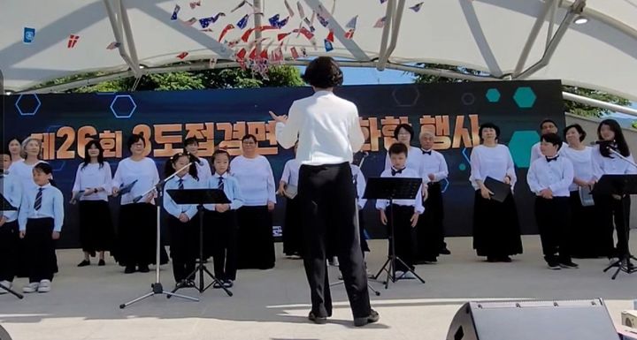 [안동=뉴시스] '부석소백예술학교'의 '우리동네 합창단'. (사진=경북교육청 제공) 2025.08.16. photo@newsis.com *재판매 및 DB 금지