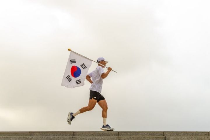 [서울=뉴시스] 션. (사진 = YG엔터테인먼트 제공) 2025.08.16. photo@newsis.com *재판매 및 DB 금지