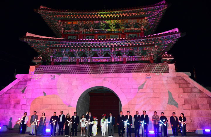 [진주=뉴시스] 국가유산 미디어아트 '진주성' 개막.(사진=진주시 제공) 2025.08.16. photo@newsis.com *재판매 및 DB 금지