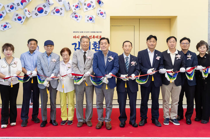 [수원=뉴시스] 특별기획전 개막식. (사진=수원시 제공) 2025.08.16. photo@newsis.com *재판매 및 DB 금지