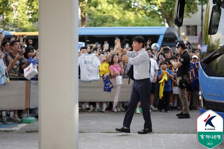 [서울=뉴시스] 프로축구 K리그1 울산 HD의 신태용 감독. (사진=한국프로축구연맹 제공) *재판매 및 DB 금지
