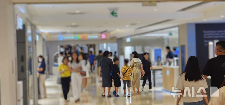 [창원=뉴시스]경남 창원의 한 백화점.2025.08.16.sky@newsis.com