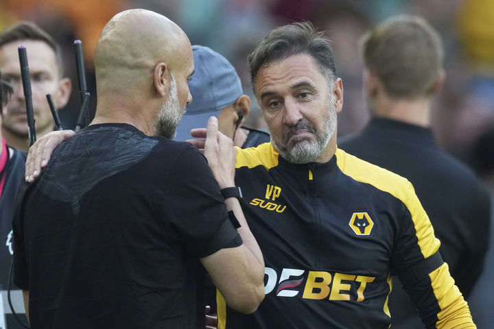 [울버햄튼=AP/뉴시스] 잉글랜드 프로축구 프리미어리그(EPL) 울버햄튼의 비토르 페레이라 감독. 2025.08.16.